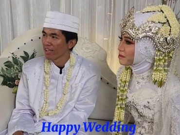 img-title 7 Potret Pernikahan Tiko Anak Ibu Eny yang Tinggal di Rumah Mewah Terbengkalai