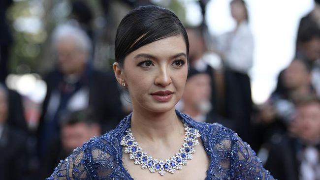 Pebisnis AS Brian Armstrong yang dirumorkan pernah menikah dan bercerai dengan Raline Shah membantah kabar burung di media sosial tersebut.