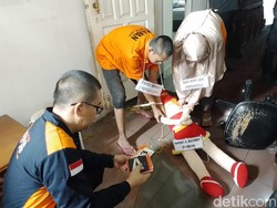 Polisi Rekonstruksi Kasus 2 ART Bunuh Bos Penginapan Assirot di Jakbar