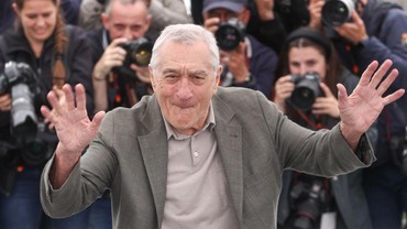 img-title Dikaruniai Momongan ke-7, Robert De Niro Sedih Kerap Debat dengan Anak