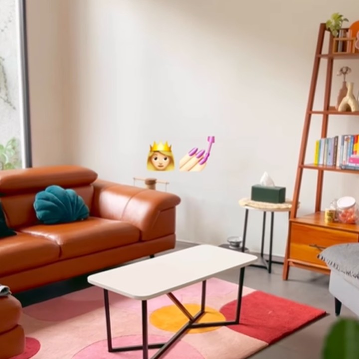 <p>Pasangan yang menikah sejak 2012 itu menghuni sebuah rumah minimalis yang didekorasi dengan barang-barang <em>aesthetic</em>, Bunda. (Foto: Instagram @dhaturembulan)</p>
