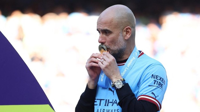 Pep Guardiola mencegah pemainnya larut dalam euforia dengan menyita 60 botol sampanye setelah Manchester City lolos ke final Liga Champions.