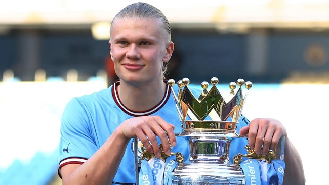 Netizen riuh menanggapi penampakan mantan putri Kroasia Ivana Knoll bersama bintang Manchester City Erling Haaland di Pantai Ibiza, Spanyol.