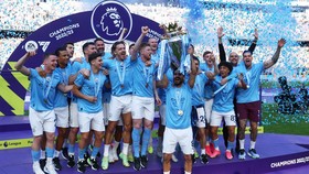 FOTO: Juara Liga Inggris, Man City on The Way Treble Winner