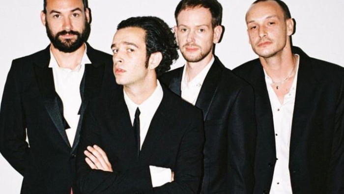 The 1975 merupakan band musik bergenre alternatif rock asal Manchester