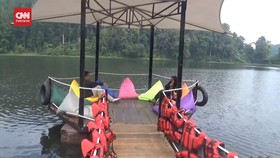 VIDEO: Bersantai di Floating Lodge di Tengah Danau Situ Gunung