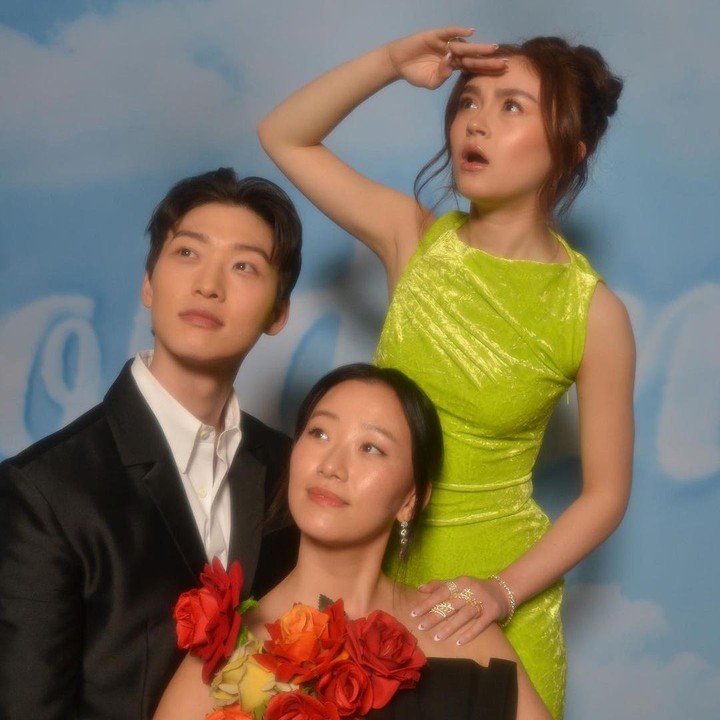 <p>Anna Carthcart sempat terkejut ketika mengetahui kedua rekannya adalah kakak-beradik. Pasalnya, Gia Kim dan Sang Heon Lee memiliki nama keluarga yang tidak sama. "Saya pikir saya dikerjai. Bahkan tim <em>casting</em> tidak tahu bahwa mereka bersaudara karena mengikuti audisi di kesempatan yang berbeda," ungkap Anna. (Foto: Instagram @sangheonleesh @thisisgiakim)</p>