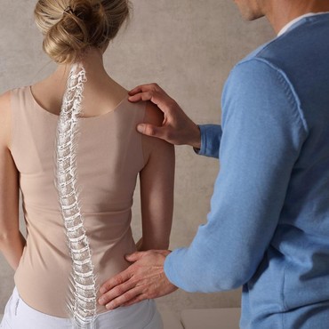 Daftar Olahraga yang Bisa Bantu Redakan Rasa Pegal akibat Skoliosis