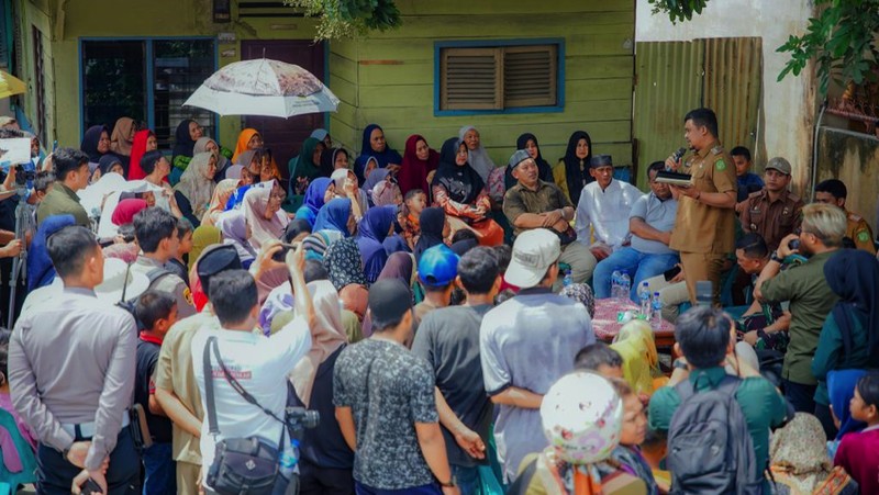 Wali Kota Medan Bobby Nasution mengajak sejumlah pejabat untuk bersantap siang bersama warga Lingkungan Tiga,
