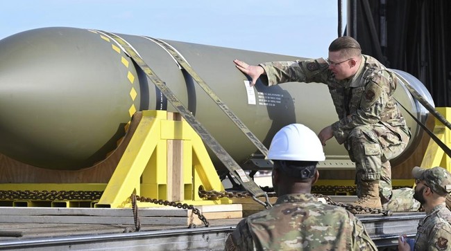 Amerika Serikat rancang bom langka GBU-57 sebagai respons atas pembangunan bunker nuklir Iran yang dibangun di kedalaman bumi.