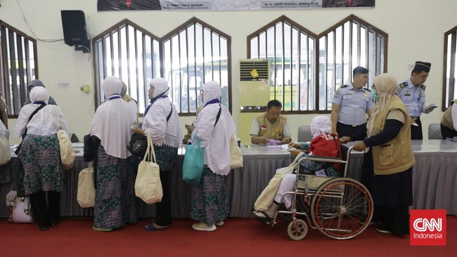 Seorang calon haji dari Kloter 13 Embarkasi Medan, Sumut, batal berangkat untuk menunaikan ibadah haji 1444 Hijriah/2023 ke Madinah, karena dalam keadaan hamil.