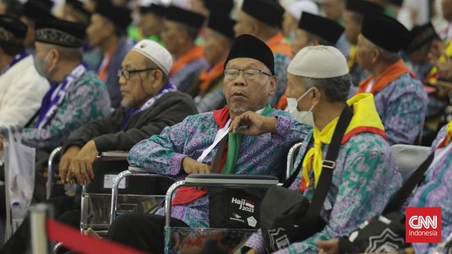 Demensia menjadi kondisi kesehatan yang paling disorot di antara jemaah haji. Simak tips aman bepergian dengan pengidap demensia berikut ini.