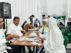 Masuk Asrama Haji, Calhaj Aceh Terima Uang Jajan dan Kartu Baitul Asyi