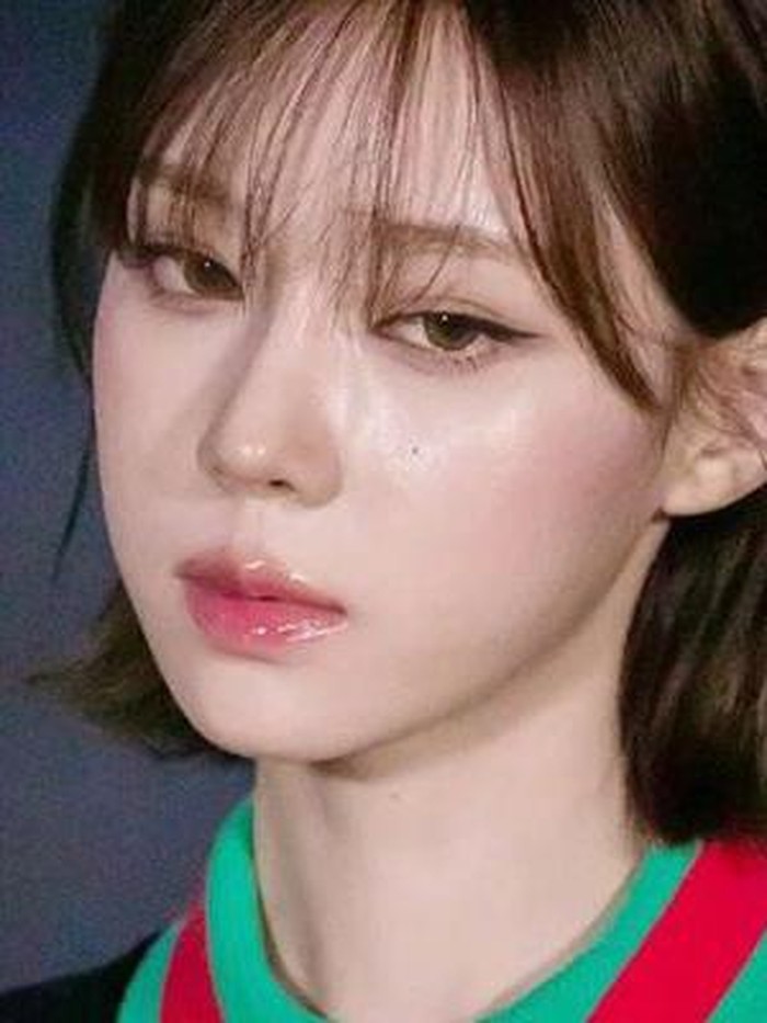 Di sela-sela kesibukan promosi lagu baru, Winter juga sempat menghadiri event Gucci Criuse Line Show 2023 yang kembali membuat heboh dengan visual-nya./ foto: instagram.com/winter.aespadiary