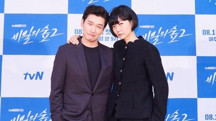 Goodman Story sendiri merupakan agensi yang juga menaungi aktor Cho Seung Woo. Bae Doo Na sendiri telah dua kali menjadi lawan main Cho Seung Woo dalam Secret Forest S1 dan S2. Kini mereka telah jadi sahabat dekat./ Foto: Hancinema