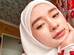 Inara Rusli Hapus Makeup, Wajah Natural Bikin Pangling