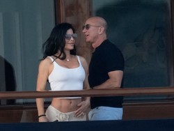 Jeff Bezos Diduga Akan Menikah di Luar Angkasa Setelah Bertunangan