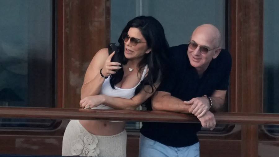 Jeff Bezos dan Lauren Sanchez