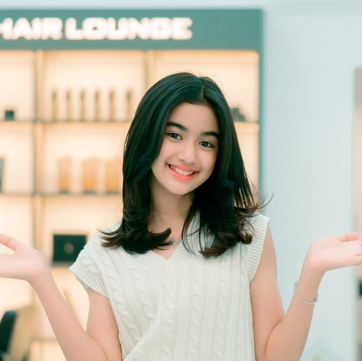 <p>Jenna Norodom sendiri merupakan cucu dari Raja Kamboja saat ini, Norodom Sihamoni. Dia memiliki wajah blasteran karena ibunya, Putri Norodom Bupphary, menikah dengan pria asal Prancis. (Foto: dok. Facebook Jenna Norodom)<br /><br /><br /></p>