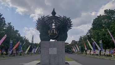 img-title Sosok Dosen UNY Viral Diduga Cekik Mahasiswa Saat Orasi di Kampus
