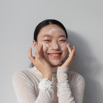 img-title Kalau Mau Wajah Mulus, Coba 5 Kandungan Skincare Ini untuk Bantu Mengecilkan Pori-pori