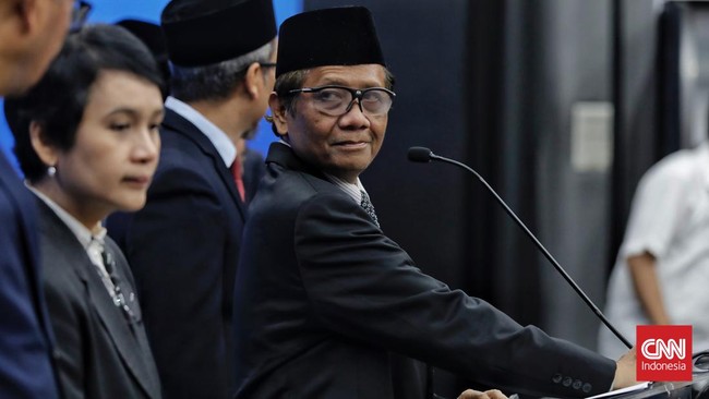 Sekjen PDIP Hasto Kristiyanto menyebut Menko Polhukam Mahfud MD masuk bursa cawapres pendamping Ganjar Pranowo di Pilpres 2024.