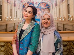 Foto Bareng Nagita Slavina, Mba Lala Bikin Salfok Pakai Tas Mirip Hermes