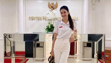 7 Gaya Beda Mikha Tambayong saat Dinas Jadi Staf Ahli Kemenpora Bikin Pangling