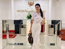 7 Gaya Beda Mikha Tambayong saat Dinas Jadi Staf Ahli Kemenpora Bikin Pangling