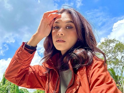 Viral Foto Paspor Nana Mirdad, Bikin Iri Netizen karena Terlalu Cantik