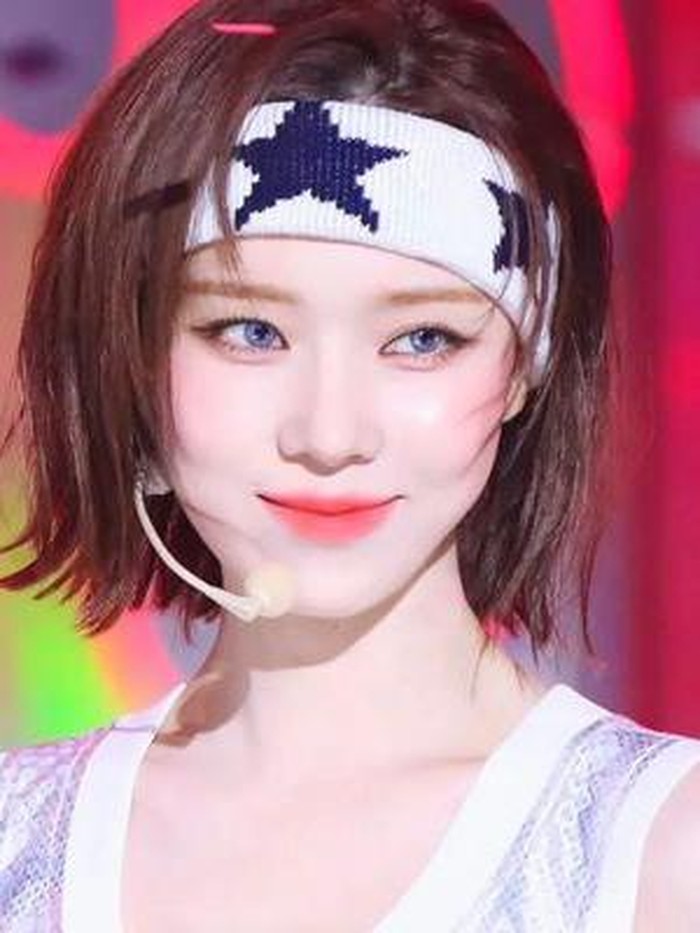 Penampilannya tersebut mendapat respon positif. Bahkan tidak sedikit netizen yang memuji Winter terlihat 