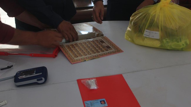 Pembongkaran upaya penyelundupan sabu di dalam Alquran dilakukan setelah petugas mencurigai barang titipan yang dibawa pengunjung.