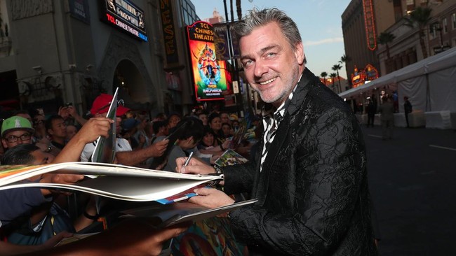 Aktor Ray Stevenson, dikenal lewat film Thor dan RRR, meninggal dunia di usia 58 tahun pada Minggu (21/5).