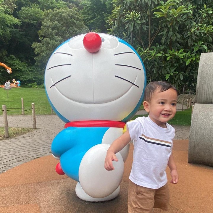 <p>Potret-potret tertsebut diunggah melalui akun Instagram Raffi Ahmad dan Nagita Slavina. "Lucuan mana Cipung atau Doraemon? <em>#masyaallahtabarakallah,"</em> tulis keterangannya, dikutip dari akun @raffinagita1717. (Foto: Instagram @raffinagita1717)<br /><br /><br /></p>