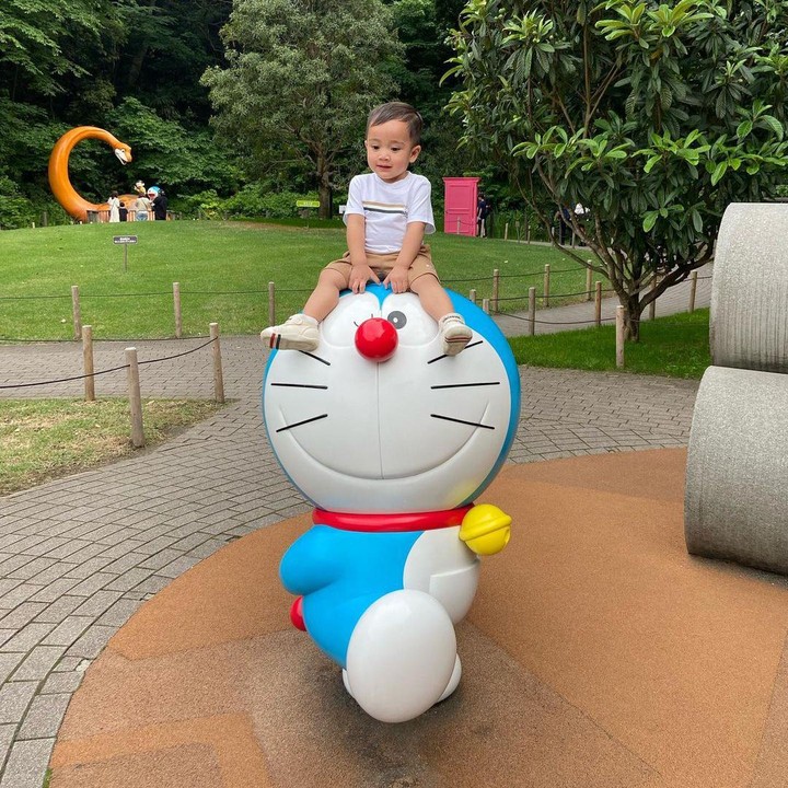 <p>Sontak saja, <em>postingan</em> tersebut menuai banyak reaksi dari netizen. Melalui kolom komentar, mereka menyebut Cipung semakin terlihat lucu dan menggemaskan. <em>"Aaaaaaaa lucu banget ya Allah. Gemesssss,"</em> ujar @hen***. (Foto: Instagram @raffinagita1717)<br /><br /><br /></p>