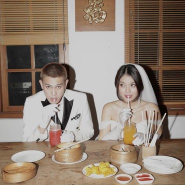 Alasan Julian Jacob Larung Ari-ari Anak ke Laut