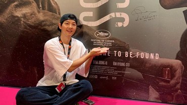 img-title Penampilan Terbaru Song Joong Ki Jelang Hadiri Festival Film Cannes