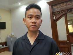 Gibran Minta Relawan Tak Percaya Isu Jurkam: Posisi Kita Ditarik Kanan-Kiri
