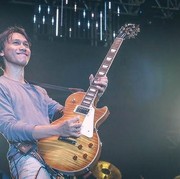 27 Tahun Berkarya di Sheila On 7, Ini 4 Alasan Mengapa Eross Candra Pantas Dijadikan Idola!
