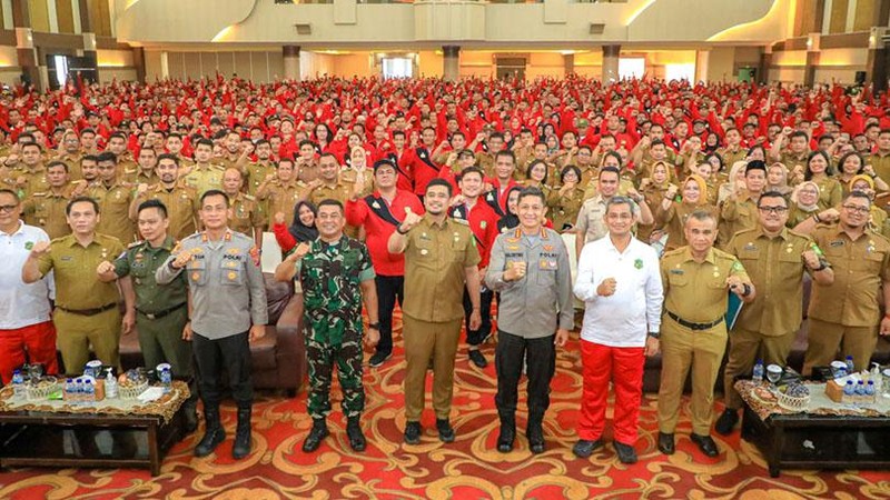 Wali Kota Medan Bobby Nasution menyampaikan tiga pesan kepada para kepala lingkungan (kepling) dalam kegiatan Pembinaan Mental.