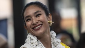 Happy Salma Cerita Alasan Kuliah hingga Lulus S1 Filsafat Hindu
