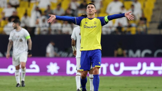 Al Nassr mengalami kekalahan kedua pada laga pramusim yang membuat Cristiano Ronaldo geleng-geleng di tengah lapangan.