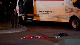 FOTO: Temuan Bendera Nazi di Truk Penabrak Pagar Dekat Gedung Putih