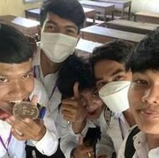 Viral Bocah di Kamboja Pamerkan Medali yang Dibuang Timnas Thailand, Kini Ditawar Warganet Rp1 Miliar!