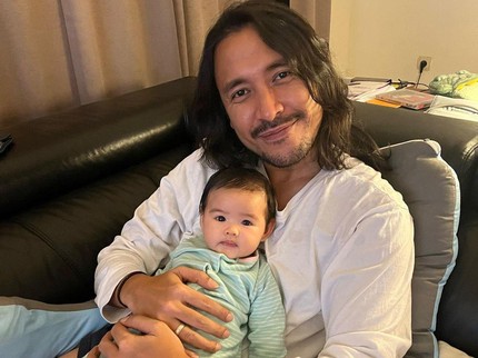Curhat Marcello Tahitoe Jadi Ayah di Usia 40 Tahun, Selalu Kangen & Lihat Foto Anak