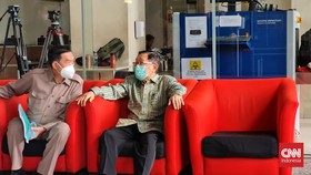 Bos Maspion Bungkam Usai Diperiksa KPK, Pengawal Dorong Wartawan