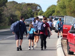 Dunia Hari Ini: Remaja Ditangkap Setelah Diduga Tembak Sekolah di Perth