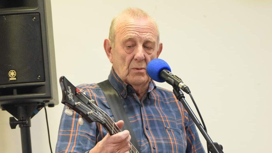 Eks Bassis The Beatles Chas Newby Meninggal Dunia