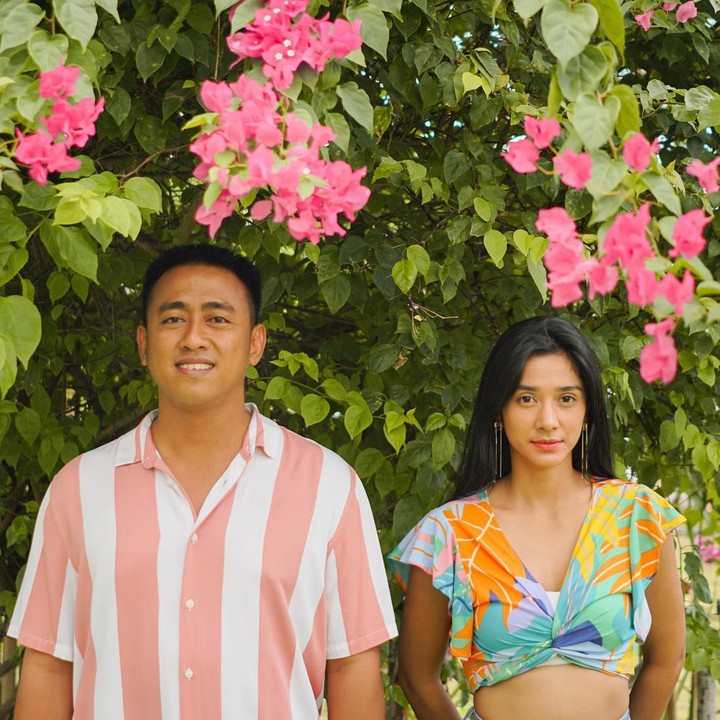 <p><em>Happy wedding anniversary</em> untuk Fanny dan suami. Kita doakan semoga pasangan ini selalu bahagia dan langgeng, ya. (Foto: Instagram @fannyghassani)</p>