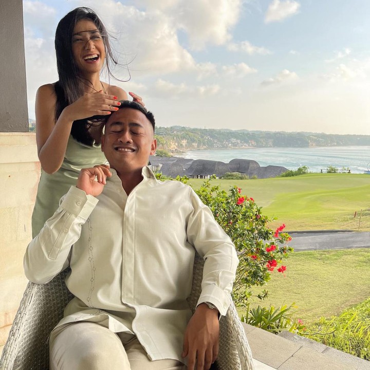 <p>Pasangan yang menikah sejak 2017 ini sudah enam tahun mengarungi bahtera rumah tangga. Selama ini, rumah tangga mereka jarang tersorot publik dan <em>adem ayem</em>. (Foto: Instagram @fannyghassani)<br /><br /><br /></p>